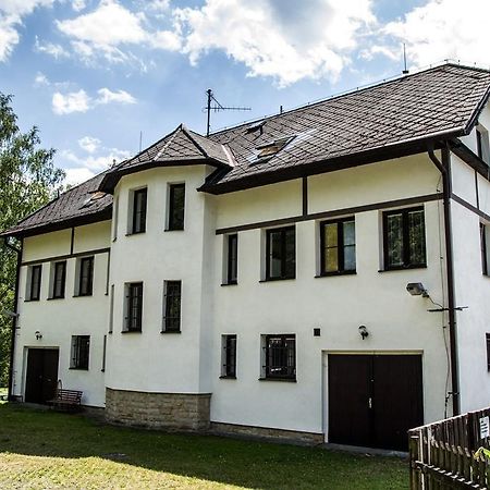 Economy Apartments Ceske Svycarsko Hrensko Bagian luar foto