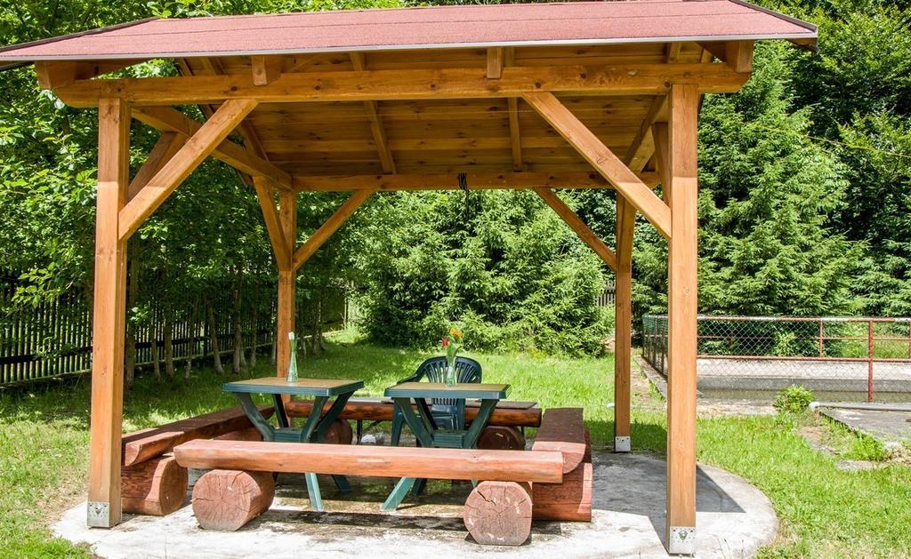 Economy Apartments Ceske Svycarsko Hrensko Bagian luar foto