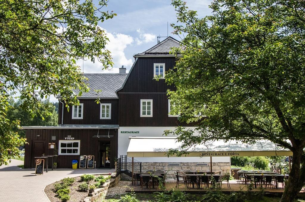 Economy Apartments Ceske Svycarsko Hrensko Bagian luar foto