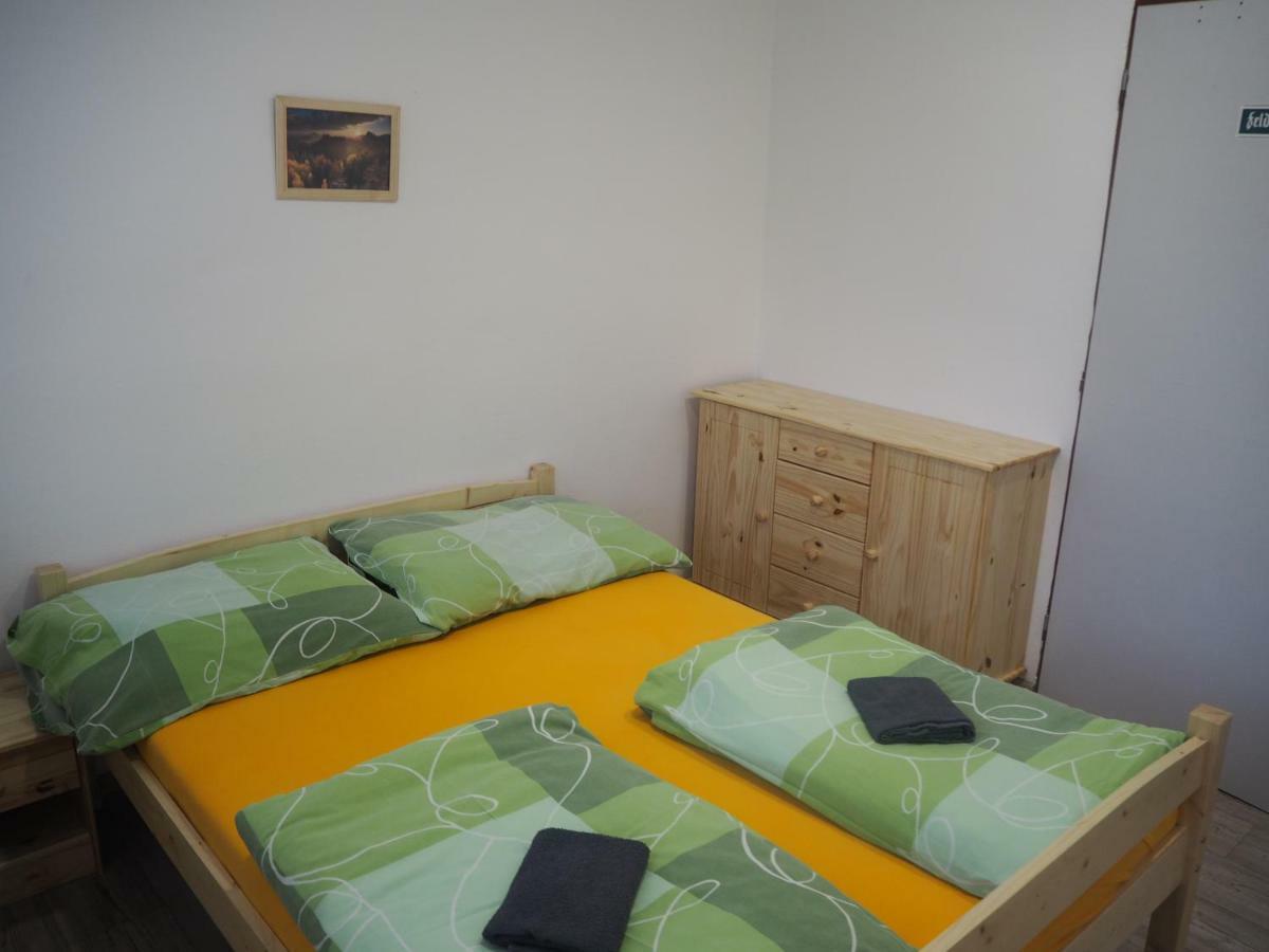 Economy Apartments Ceske Svycarsko Hrensko Bagian luar foto