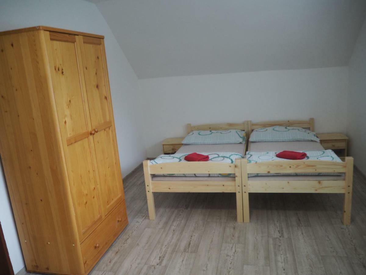 Economy Apartments Ceske Svycarsko Hrensko Bagian luar foto