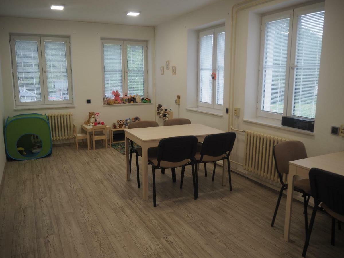 Economy Apartments Ceske Svycarsko Hrensko Bagian luar foto